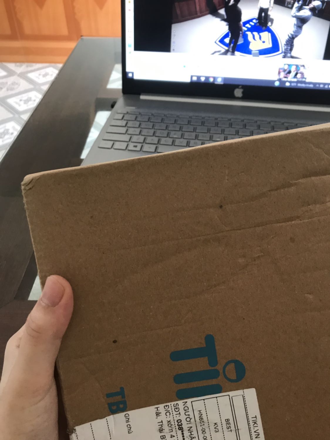 Shop giao hàng nhanh trón gói cẩn thận , 83k đc free ship thì cũng ok , mua về đọc lấy vốn kiến thức