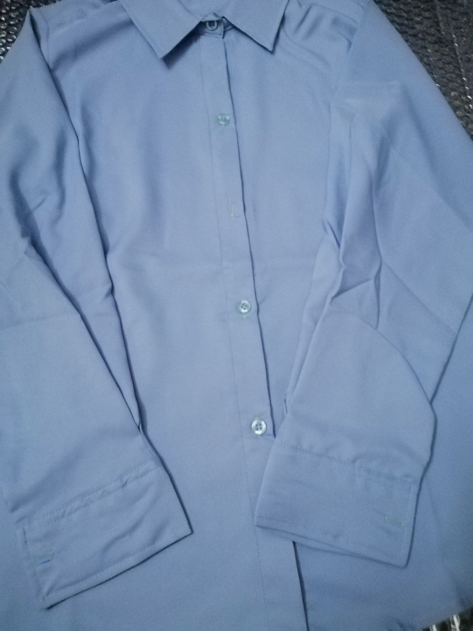 Vải mịn mặc mát, áo rất đẹp, rất phong cách, màu mình cũng rất ưng ý