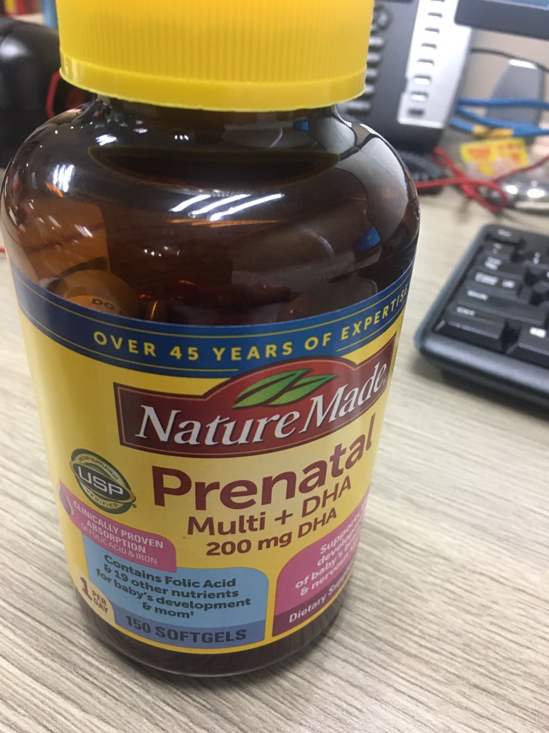 Hình ảnh bao bì mờ, chữ không sắc nét nghi là hàng không chất lượng.