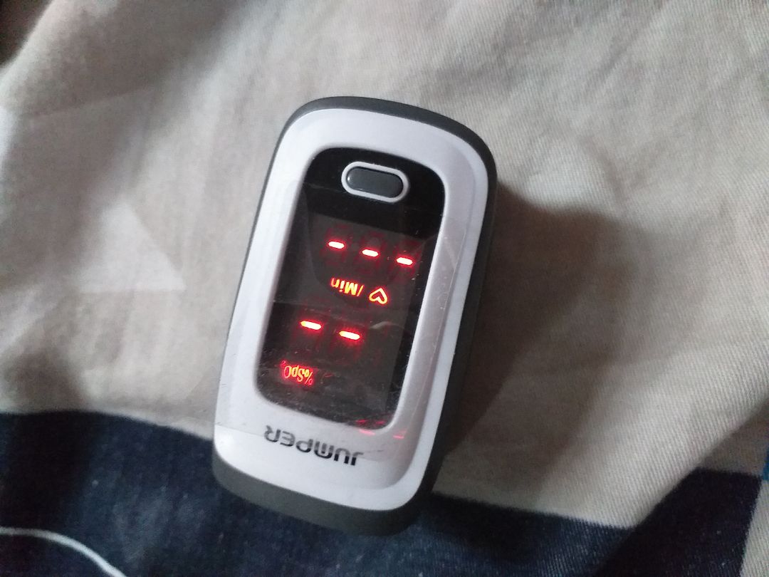 máy hoạt động bình thường, nhưng không chắc về độ chính xác. nồng độ oxy lúc thì 100%, có lúc xuống 97%. máy nhận được giống như hình chào bán.