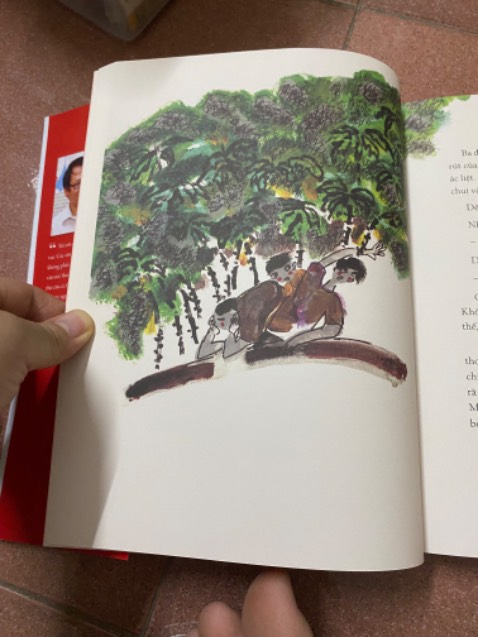 Cuốn sách được thiết kế bìa cứng có áo bọc ngoài rất đẹp nhé 
Sách có đánh dấu trang nhé mọi người 
Nội dung sách bác Ánh thì quá hay rồi mọi người nên mua nhé hjhj