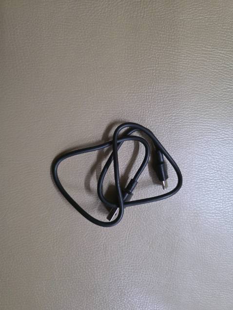 Hẹn giao hàng 16.10, đến 21.10 mới nhận được hàng
Hàng trong ảnh giới thiệu là cáp dù, dài 2m nhưng thực tế có mấy chục cm, dây bọc nhựa
Nhắn tin thắc măc shop xem nhưng không trả lời