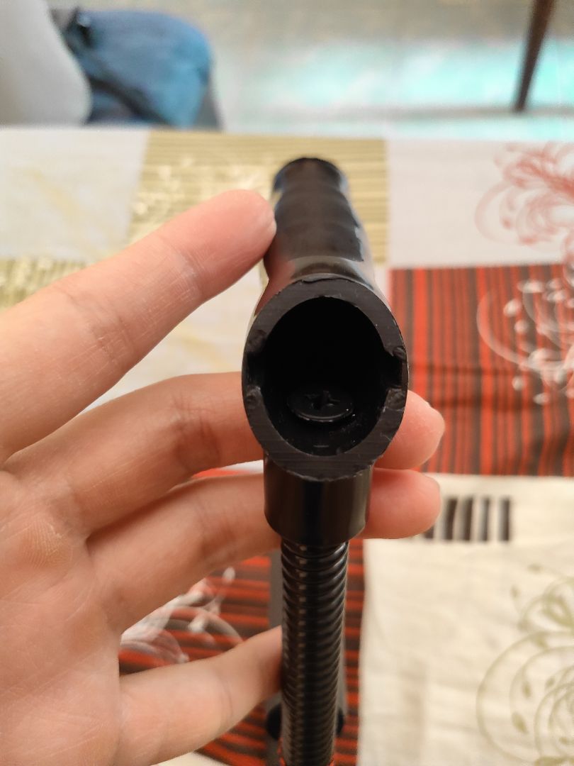 hàng bị lỗi mà giao cho khách. mất nắp đậy.