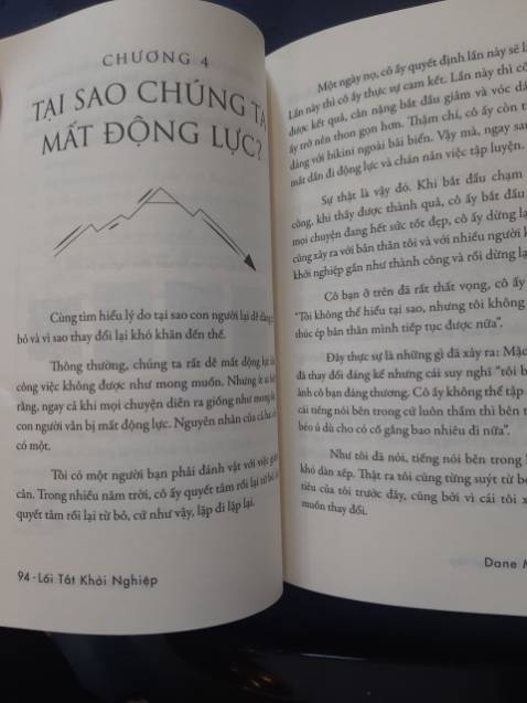 Bộ sách rất thú vị dành cho người khởi nghiệp. Cuốn Lối tắt thì đi sâu vào động lực và tư duy cho những doanh nhân mới. Hai cuốn sau: Du kích và Thực hành thì đưa ra những giải pháp và cách thức mà mình từ trước đến giờ thậm chí không nghĩ đến. Đúng như cái tên "du kích", rất độc lạ.
P/s: Sách trình bày cũng rất đẹp và bắt mắt
