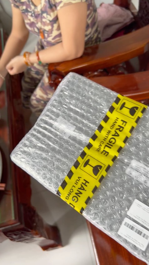 (*) Đánh giá không tính điểm
Bộ ly đẹp nhưng gói hàng quá ẩu.
Giao 6 ly bể hết 2 ly :(((