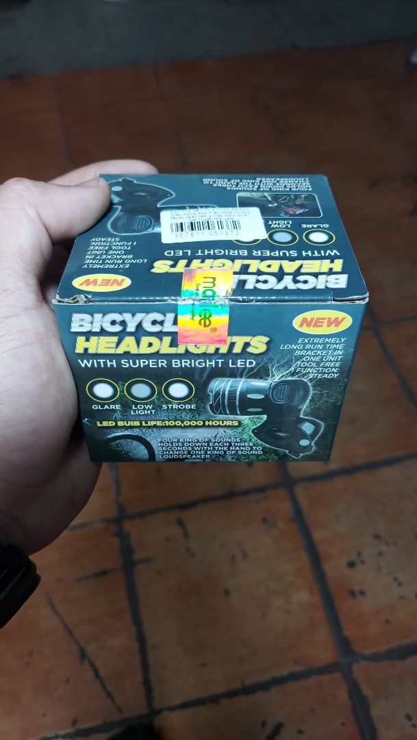 giao nhanh , đóng gói kỹ, đèn siêu sáng mà còn nhỏ gọn dễ lắp đặt, thích nhất phần có thể chỉnh zoom đèn. phần trượt giúp tháo ra sạc và lắp lại vào xe dễ dàng hơn !