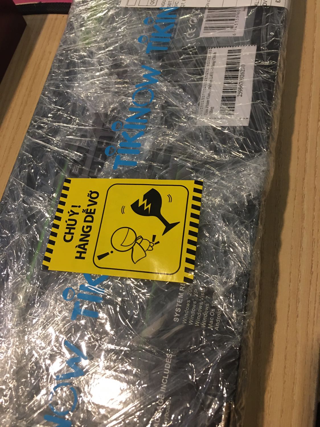 Hàng xịn sò, gõ phím êm nhạy, đóng gói cẩn thận, vơi giá tiền như vậy ok.
Mới khui tức thì gõ đã cái tay ???☺️