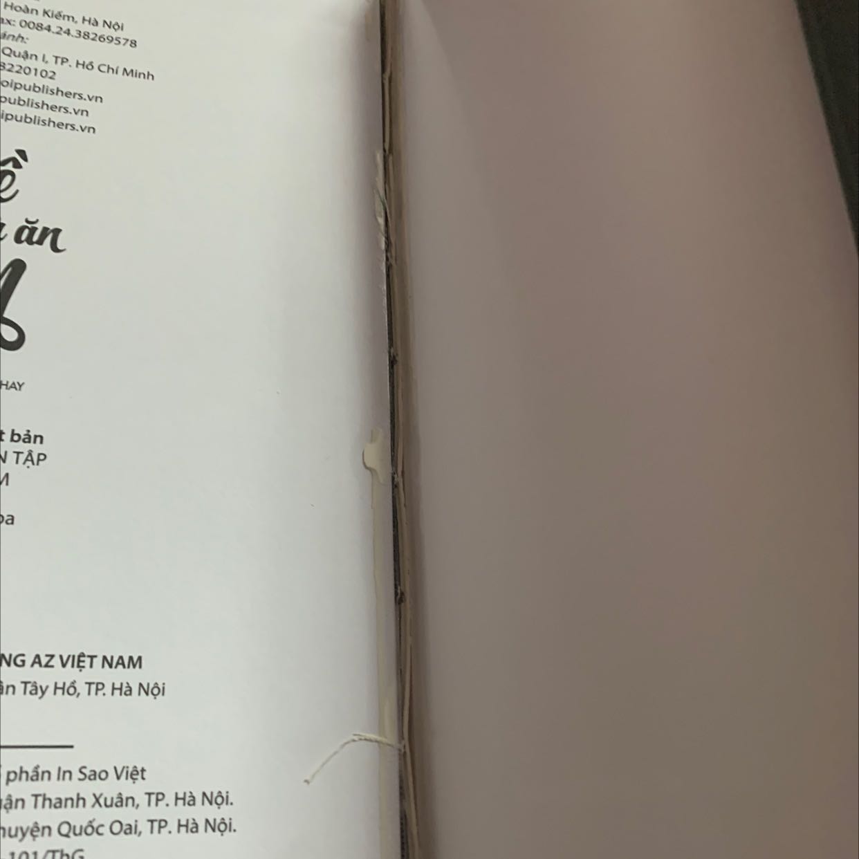 Lần đầu tiên mình cho Tiki 1 sao vì chất lượng sản phẩm như thế này, mình vừa nhận hàng hôm nay và khi khui sách thì thấy hơi thấy vọng. Mong Tiki khắc phục và rút kinh nghiệm khi lựa chọn sản phẩm giao cho khách hàng. Thật sự thấy xót cho 1 quyển sách hay :(