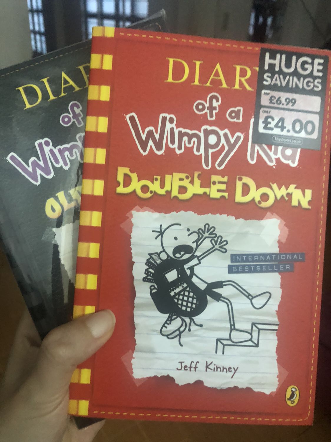 Quyển này mình chưa đọc tới, mua 2 cuốn, mới đọc được quyển 11. Nhìn chung cầm 2 cuốn lên mình rất thích.