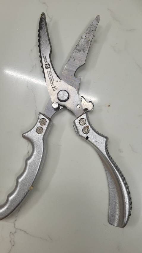 Chất lượng rất Kém so với giá bán. Cắt rất khó