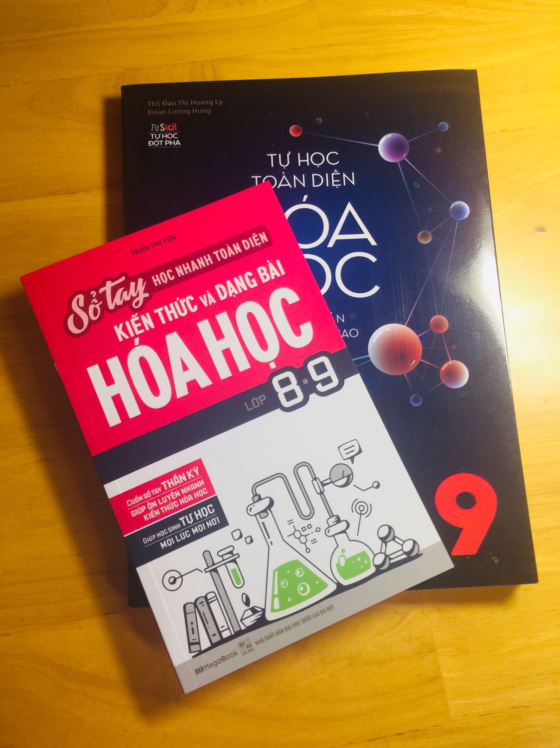 Mình ở Hà Nội dự kiến giao 3 ngày nhưng mà đặt xong hôm sau đã giao rồi. Sách đẹp, nội dung và cách trình bày mình thấy ok