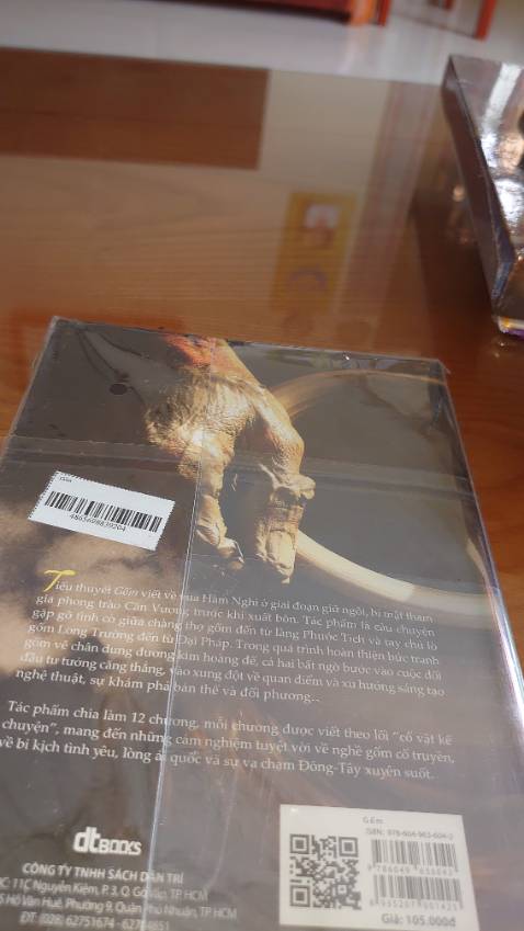 Quá tốt rồi! Tiểu thuyết lịch sử nói về vị vua HÀM NGHI. 
  Cảm ơn TIKI Trading rất nhiều!