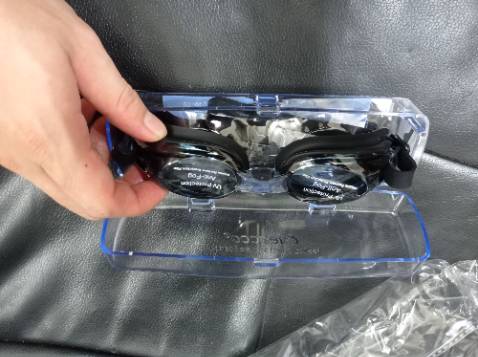 Tiki giao hàng nhanh lắm , shop đóng gói kĩ ! Kính nhìn sịn lắm shop ơi