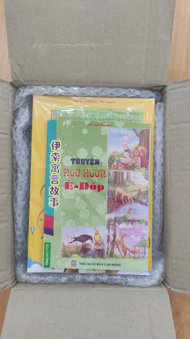 sách giao nhanh, sách mới, còn được tặng thêm quà nữa, cảm ơn shop nhiều