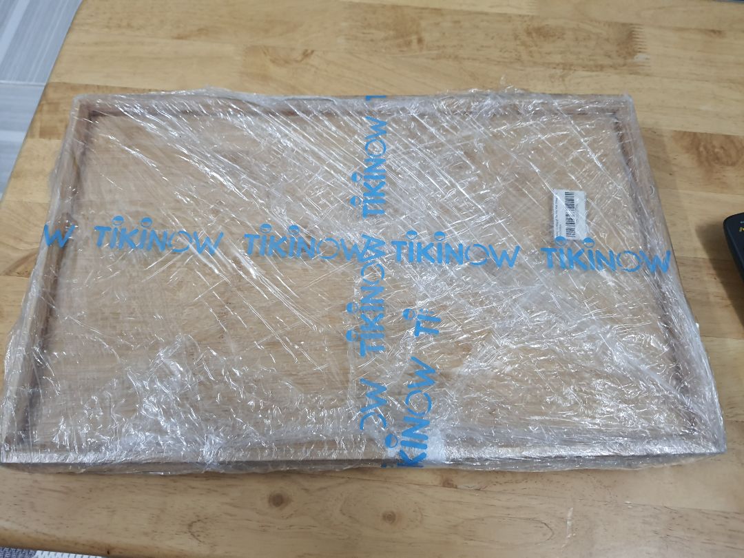 Đóng gói sơ xài, không cẩn thận, hàng bị hờ mép, góc sản phẩm bị trầy xước. Đề nghị đổi sản phẩm khác.