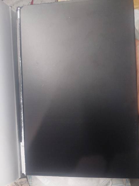 chất lượng bìa và giấy đều kém so với các sách từng mua, khi nhận về còn bị dập các cạnh, 300k cho một cuốn sách như vậy là  không xứng đáng,có khả năng là sách giả