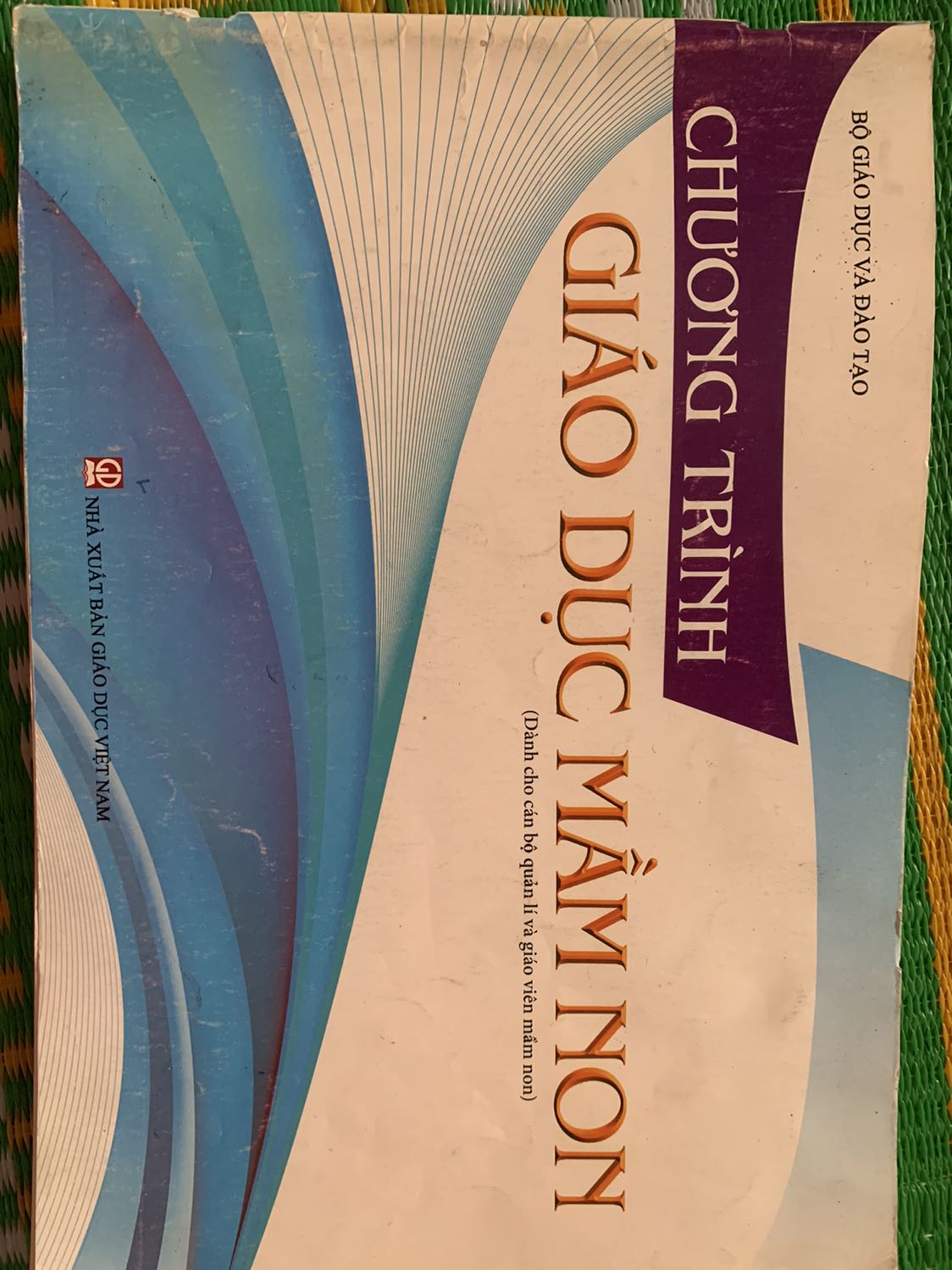 Sách quá bé, dễ rớt từng trang. Nội dung dễ hiểu, bé dễ tiêpa thu.