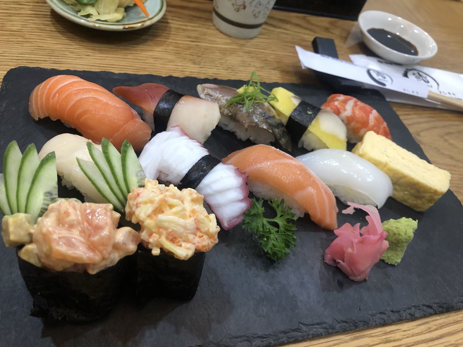 Hộp đẹp , thoi trang, chất vải quá xịn xò, sờ tay thôi cũng thấy thik , rất đáng để mua