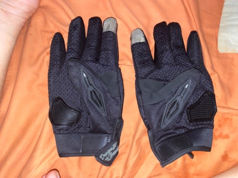 Hàng tốt, thoáng khi chạy xe và giữ ấm tốt. Mong shop có thêm các loại hàng chống nước :) Hàng tốt, thoáng khi chạy xe và giữ ấm tốt. Mong shop có thêm các loại hàng chống nước :)