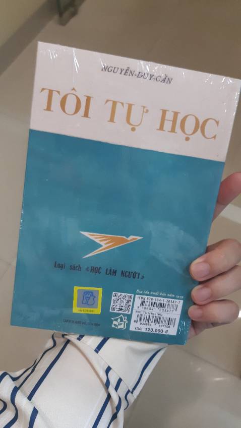 Sách nhỏ, dễ mang đi. Ship nhanh, shipper lịch sự, đến nơi còn nguyên bọc, sạch đẹp ạ. Mình chưa bóc ra nên chưa đánh ra chất lượng giấy và chữ in bên trong.