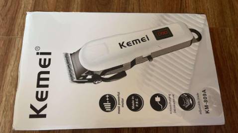 Máy cầm chắc tay, cắt ngọt, pin trâu cắt cho 2 người mới tụt 10%. Ngon phù hợp giá tiền.