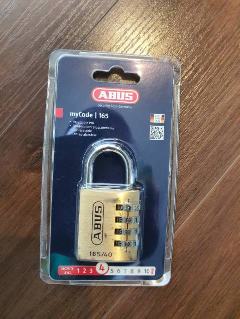 Khóa đẹp, cầm chắc tay, sản phẩm hoàn toàn như mô tả.
Thay đổi mật khẩu đơn giản, dễ sự dụng
Khóa trơn tru, các bánh xe số chạy mượt và nhẹ.
Hoàn toàn đáng đồng tiền bát gạo
Tiền nào của nấy cấm có sai