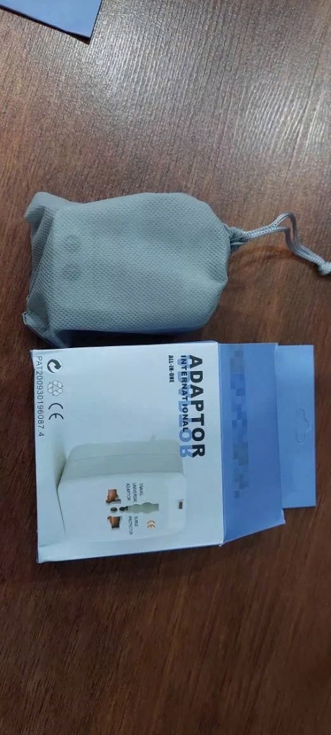 Shop giao hàng siêu tốc, đóng gói chắc chắn, dùng rất okee. Mẫu này ko có cổng usb , nếu các bạn muốn thêm cổng usb thì mua loại có cổng usb màu đen của shop này cũng bán nha .