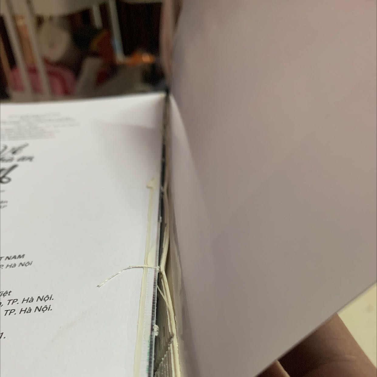 Lần đầu tiên mình cho Tiki 1 sao vì chất lượng sản phẩm như thế này, mình vừa nhận hàng hôm nay và khi khui sách thì thấy hơi thấy vọng. Mong Tiki khắc phục và rút kinh nghiệm khi lựa chọn sản phẩm giao cho khách hàng. Thật sự thấy xót cho 1 quyển sách hay :(