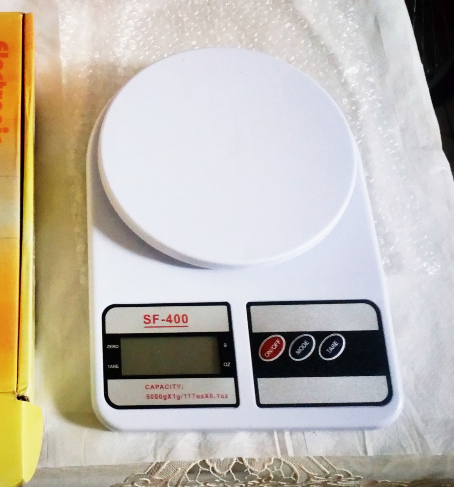 Cân chính xác! Mới, tốt. Có tặng 2 pin AA. Lắp pin cẩn thận, vì cân mới hơi khó vào khớp. Cân Xài rất tốt xứng với tầm giá 55k + 14k phí ship ở SG. Hy vọng xài bền. TikiNow giao hàng rất nhanh. Cân chính xác! Mới, tốt. Có tặng 2 pin AA. Lắp pin cẩn thận, vì cân mới hơi khó vào khớp. Cân Xài rất tốt xứng với tầm giá 55k + 14k phí ship ở SG. Hy vọng xài bền. TikiNow giao hàng rất nhanh.