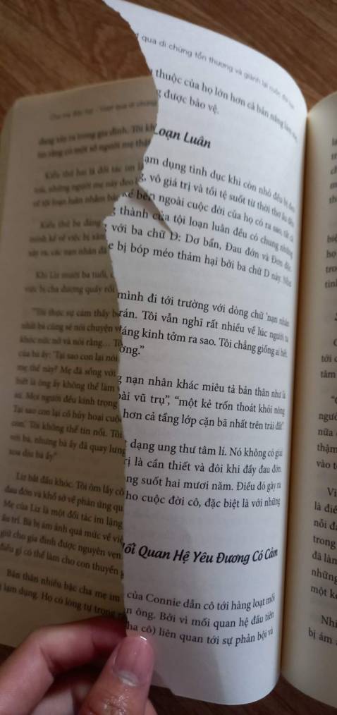 Sách thì chưa đọc. Nhưng mở ra là đã bị rách. Nên mình muốn được đổi cuốn bị rách. 
Không biết quy trình đổi sách ntn?
