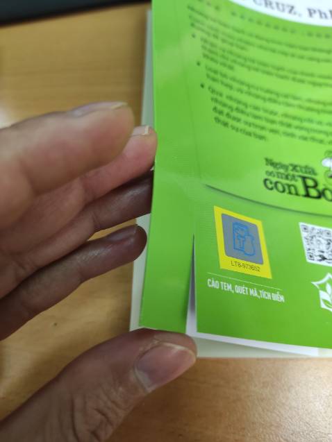 Sách bị cắt rách ở bìa sau. Chất lượng in ấn ok.