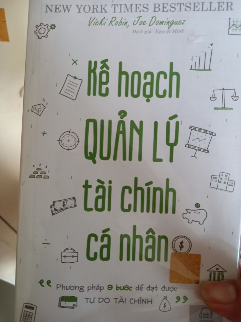 Sách hay. Vì đây là chủ đề mình quan tâm nên mình đọc xong rất nhanh. Những mẹo tiết kiệm tiền đơn giản, dễ thực hiện nhưng mang lại hiệu quả cao. Sách hướng dẫn cách lập bản đồ chi tiêu chi tiết, dễ hiểu và dễ áp dụng. Khi lập danh sách chi tiêu theo hướng dẫn của tác giả mình đã nắm được các khoản chi tiêu và chi tiêu hợp lí hơn. cảm ơn Tiki và nhà xuất bản vì một quyển sách hay về tài chính cá nhân này