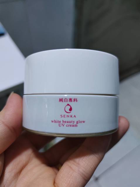Mh mua cũng nhìu MP hãng của nc ngoài nhưng có lần này mh thấy là lạ mn, hộp đóng gói k chắc chắn, k tem dán định hình hộp, k tem chống hàng giả, mã code in trên hủ k quét đc, mã vạch thì quét k ra nơi sx lun, k chắc pải hàng của Nhật k nhìn chung thì khá ổn nhưng k bt hàng có chính hãng k đây, shop giao hàng nhanh vẫn cho 5🌟