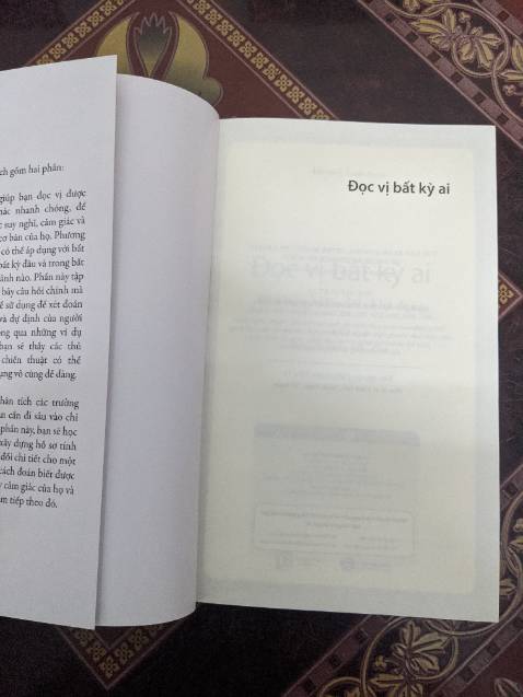 Bìa sách in màu rất rõ ràng, chất lượng giấy in tuyệt vời. Đáng đồng tiền bát gạo