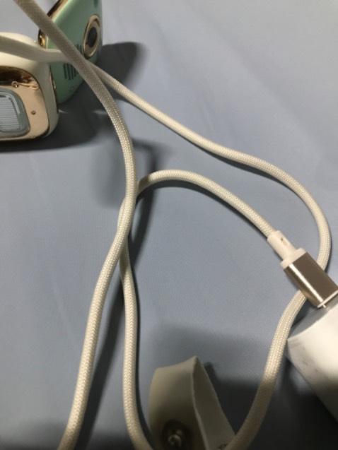 Dây dù cứng cáp màu đẹp như hình, có kèm dây da buộc gọn khi cần khá ưng ý