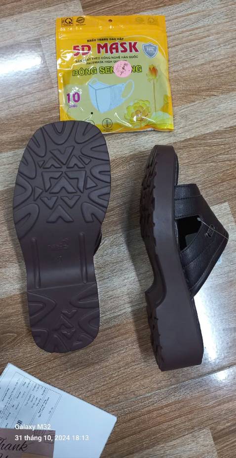 Đóng gói cẩn thận, giao hàng nhanh, hàng đúng như trên web, shop còn tặng thêm khẩu trang