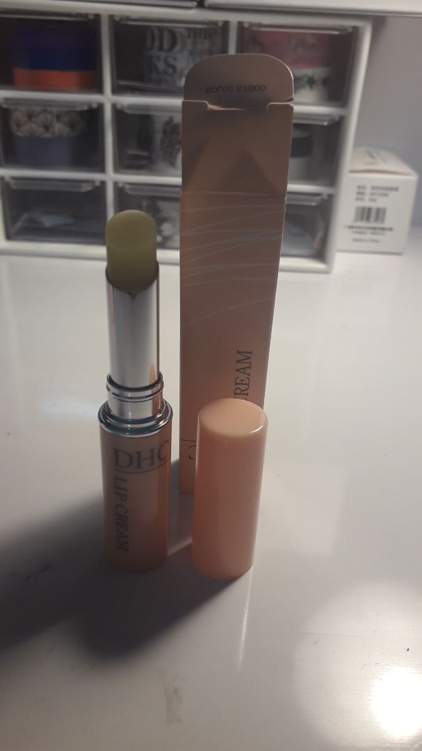 Son rất xinh luôn ạ,cầm chắc tay,đóng gói sản phẩm cũng rất chắc chắn nữa nên không bị hư hại chỗ nào,shipper rất thân thiện luôn???