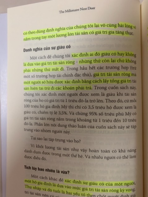 / Thật sự rất thú vị khi đc biết cuốn The Millionaire next door qua cuốn Trò đùa của sự ngẫu nhiên. Nội dung của quyển sách mang lại nhiều kiến thức hay như định nghĩa về sự giàu có, cách những ng triệu phú mua xe, cách phân chia tài sản cho con cái của họ, cách họ sử dụng thời gian và tiền bạc, đầu tư ra sao,...1 cuốn sách đáng đọc cho những ai thích trở nên giàu có. 
Đặt hàng vào cần dịp lễ nhưng tiki giao hàng khá nhanh.