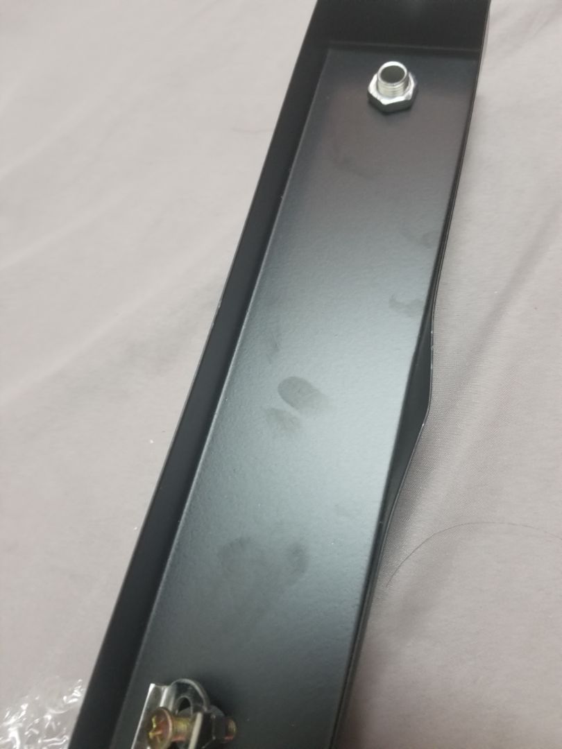 hàng chất lượng tương đối ổn. Vân chuyển và đóng gói cực kỳ chán. gói chung phần chuôi vào chao dẫn đến trầy xước và nõm vòng chung quanh