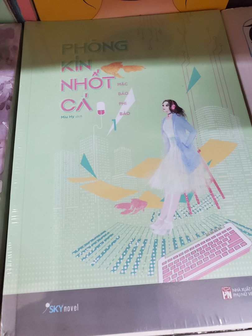 Sách đọc hay nhưng mà bị dính 2 tờ giấy với nhau phải cắt ra( 8 tờ bị dính ). Fahasa giao hàng lúc nào cũng nhanh, qua đặt hôm nay giao luôn. Sách gợi nhớ tuổi thơ quá, khá hài lòng