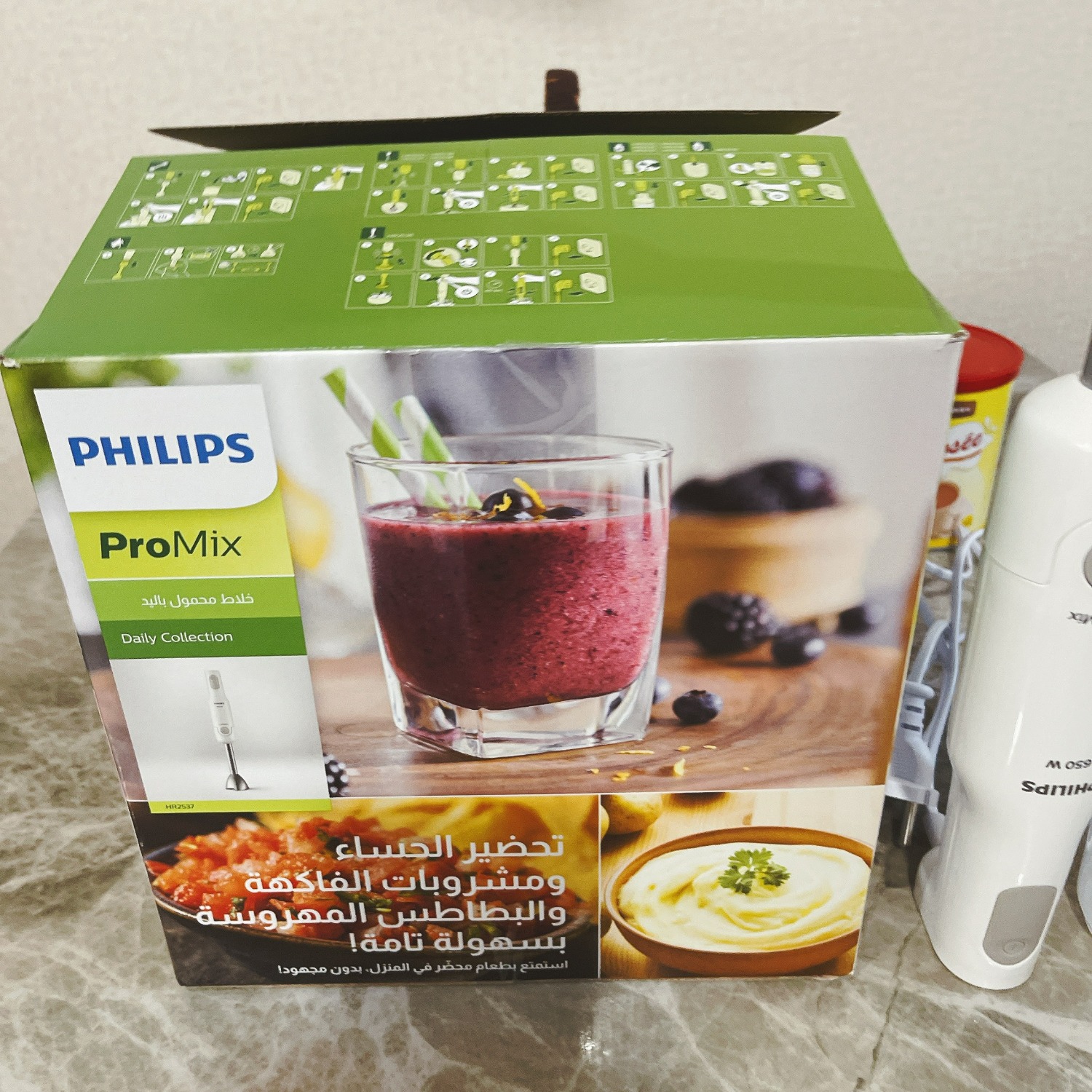 Hàng chính hãng có phiếu bảo hành của Philips luôn nha mọi người, đắn đo mãi giờ mới dám mua ,đúng là ko làm mình thất vọng,nhỏ gọn xay nhanh vệ sinh rửa cũng nhanh nữa,rất tiện cho những người hơi lười như mình :)) mà mua được shop bán giá rẻ ưng gì đâu !!