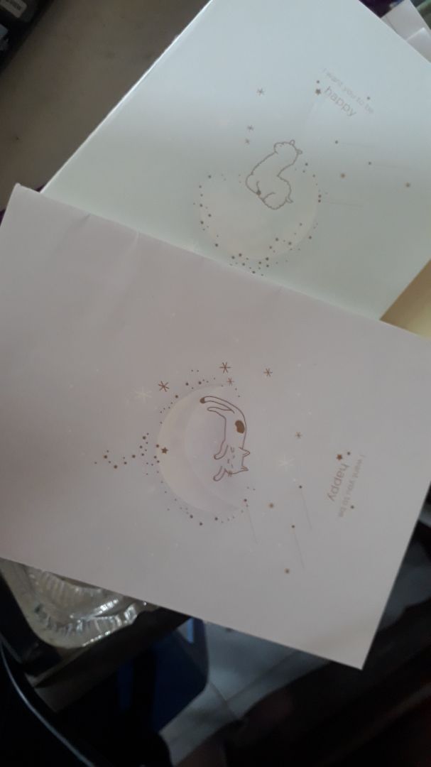 cũng được. khi giao về hơi bị bầm dập tí chắc là bị trong quá trình vận chuyển. giấy cũng khá tốt. cũng được. khi giao về hơi bị bầm dập tí chắc là bị trong quá trình vận chuyển. giấy cũng khá tốt.