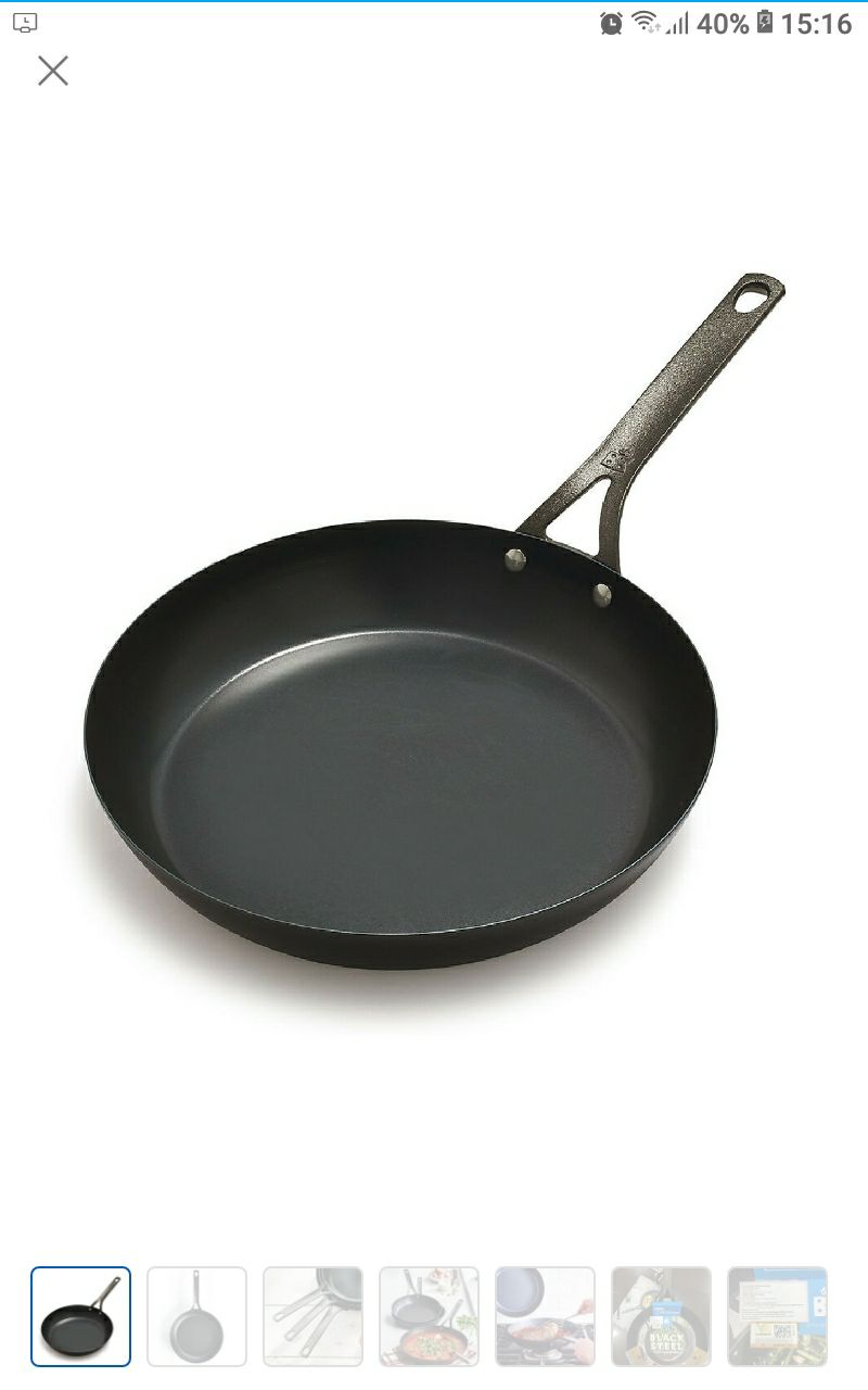 sp giống hình, có phiếu bảo hành và hướng dẫn tiếng việt, rất nhanh nóng, mới dùng ít dính, bếp từ hay hồng ngoại đều được nên rất tiện. Đúng là hàng sản xuất TQ nhãn hiệu Hà Lan. giá ngang với chảo De Buyer nhưng mỏng hơn, hơi cong nhẹ ở giữa, De Buyer giờ khó kiếm mà nặng, còn chảo này nhẹ, lòng chảo rộng, tiện nhà đông người. giá rẻ hơn nhiều so với Lodge (có vẻ overpriced)