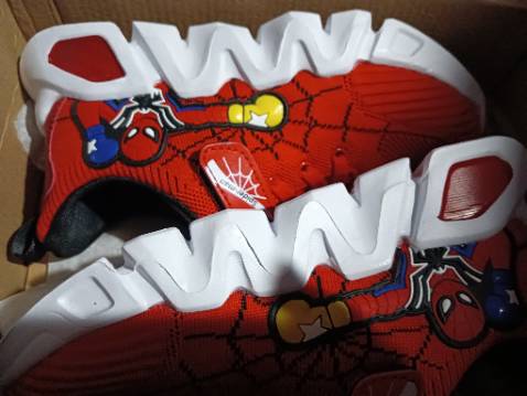 Giày đẹp, nhẹ, con đi thoải mái.