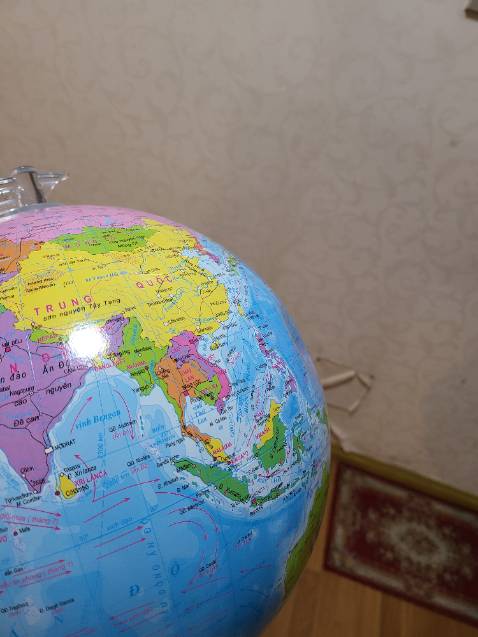 Quả cầu bị móp một phần bên mặt Quả cầu bị móp một phần bên mặt