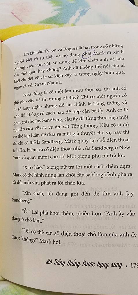 Khâu xét duyệt bản thảo trước khi in ấn xuất bản rất rất sơ sài. Cứ vài trang là lại có lỗi chính tả, lỗi đánh máy, sót chữ, đảo dấu.. đọc như có sạn trong mạch truyện khiến cuốn sách mất giá trị vô cùng. Đề nghị nxb kiểm tra kỹ lưỡng chất lượng nội dung trước khi tái bản. (Bản này đã có chỉnh lý nhưng lỗi rất nhiều). Rất thất vọng về nxb này!