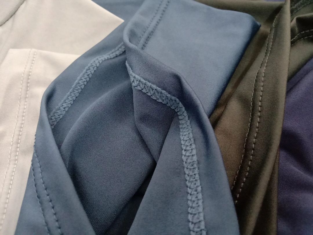 quần thoáng mát mặc không bí mua còn co cả hộp nhìn sang chảnh lắm ạ 😅 giá rẻ mà chủ shop còn dễ thương nên mua ạ