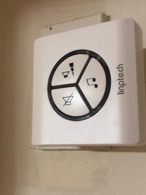 Đã nhận được hàng, chuông cửa rất đẹp, mình lắp nút bấm ở tầng 1, chuông kêu ở tầng 2 cách khoảng 20 mét có tường chắn mà vẫn kêu to Mua được giá tốt so với các nhà bán khác, Hi vọng là dùng bền Cám ơn nhà bán hàng và Tiki