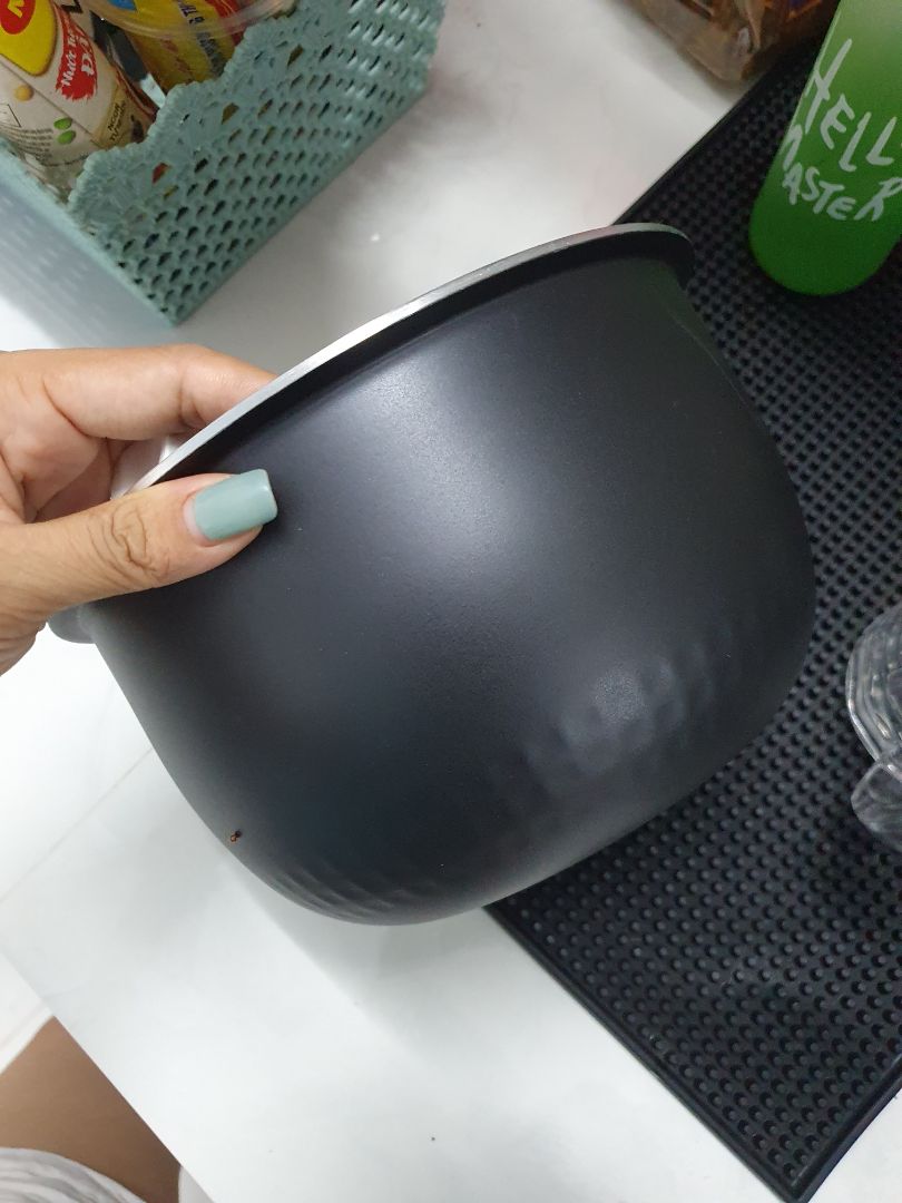 so với nồi cao tần nhật hơn 6 trịu và con này 2 trịu thì m khuyên mua nồi nhật. 
nấu cơm k tơi dễ đổ vàng, quạt kêu to, cơm đổ mồ hôi nhìu. 
vì từng sài qua con nhật nên thất vọng ẻm này thà mua nồi điện tử cho ngon 
ưu điểm em này: ngoại hình bóng loáng, niêu cực dày và nặng, giá mềm. Vá và xửng tặng kèm khá xịn so với nồi cao tần nhật hơn 6 trịu và con này 2 trịu thì m khuyên mua nồi nhật. 
nấu cơm k tơi dễ đổ vàng, quạt kêu to, cơm đổ mồ hôi nhìu. 
vì từng sài qua con nhật nên thất vọng ẻm này thà mua nồi điện tử cho ngon 
ưu điểm em này: ngoại hình bóng loáng, niêu cực dày và nặng, giá mềm. Vá và xửng tặng kèm khá xịn