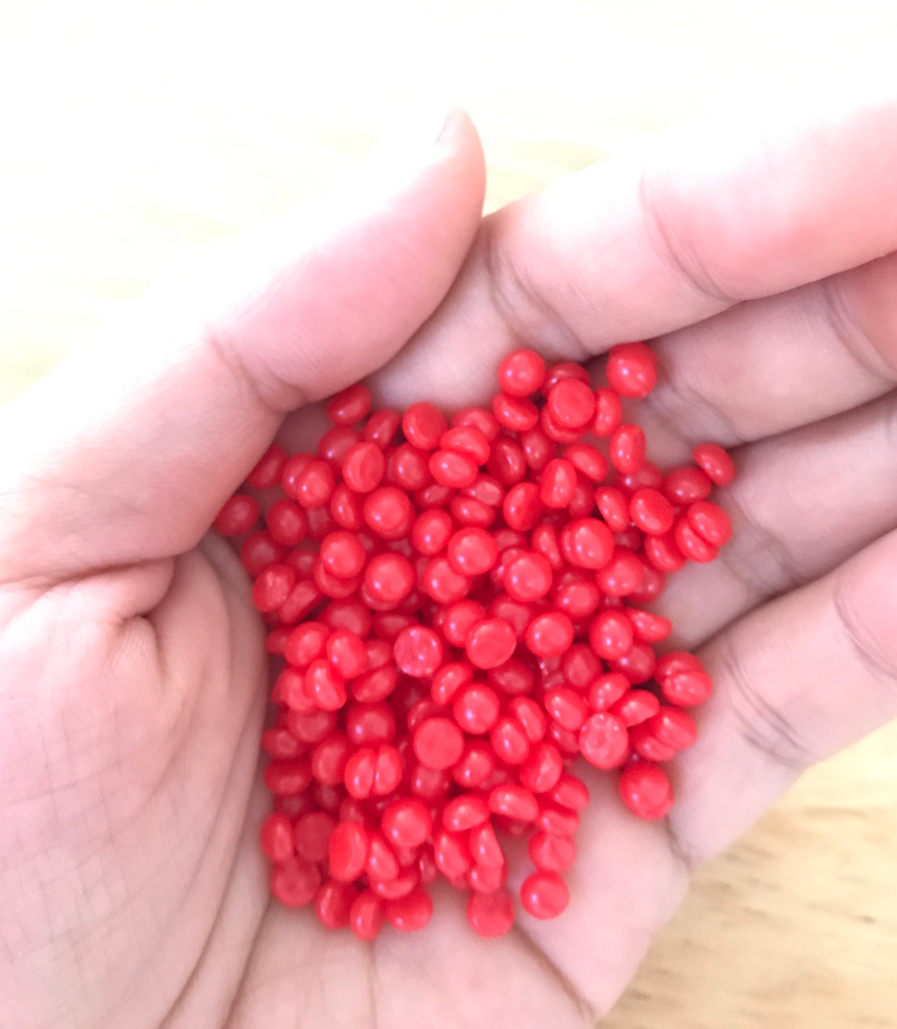 Bám lông rất tốt, đi hết cả nang lông luôn. Có tiki đảm bảo hàng chính hãng và trên bao bì sản phẩm cũng in rõ thông tin của nhà sản xuất nên rất yên tâm.